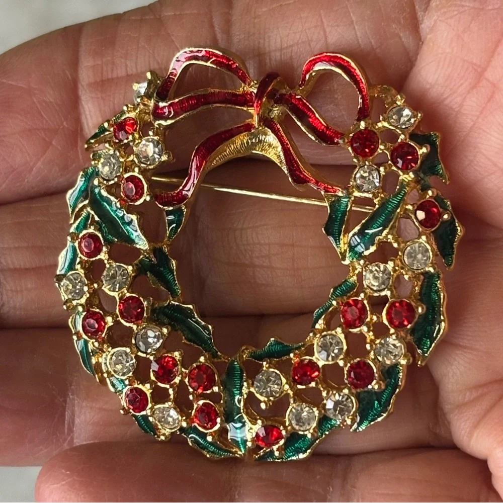 Vintage Festive Wreath Rhinestone Brooch with Red and Green Accents. - Picture 4 of 8